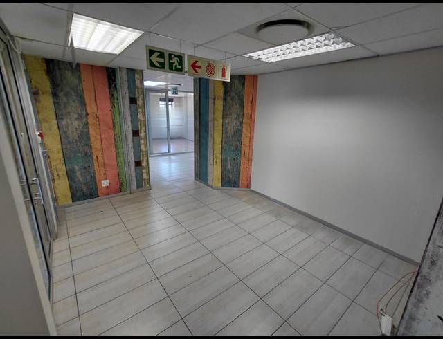 315M² OFFICE TO LET IN MAGALIESSIG